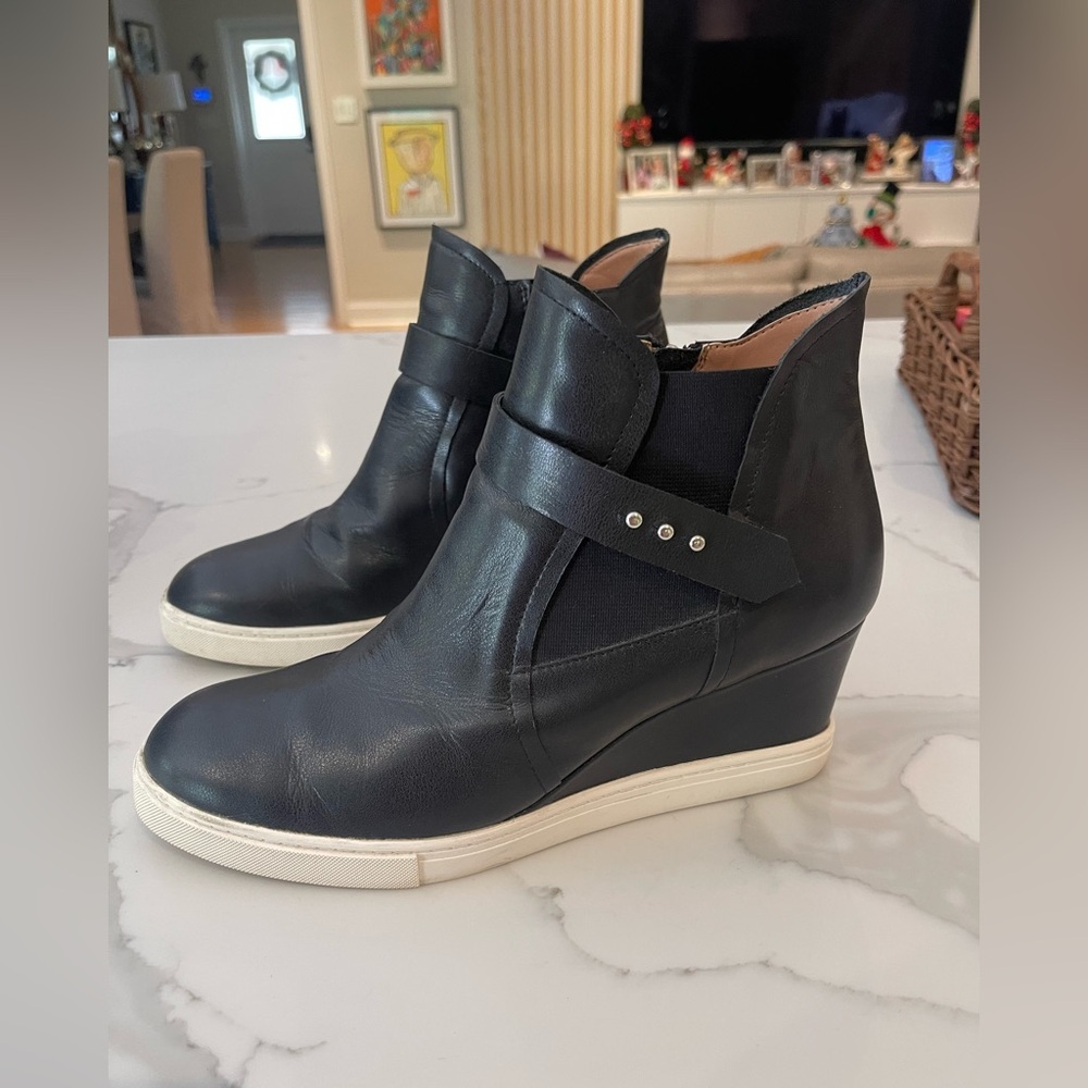 Elegant Black Leather Wedge Sneakers - Picture 4 of 11